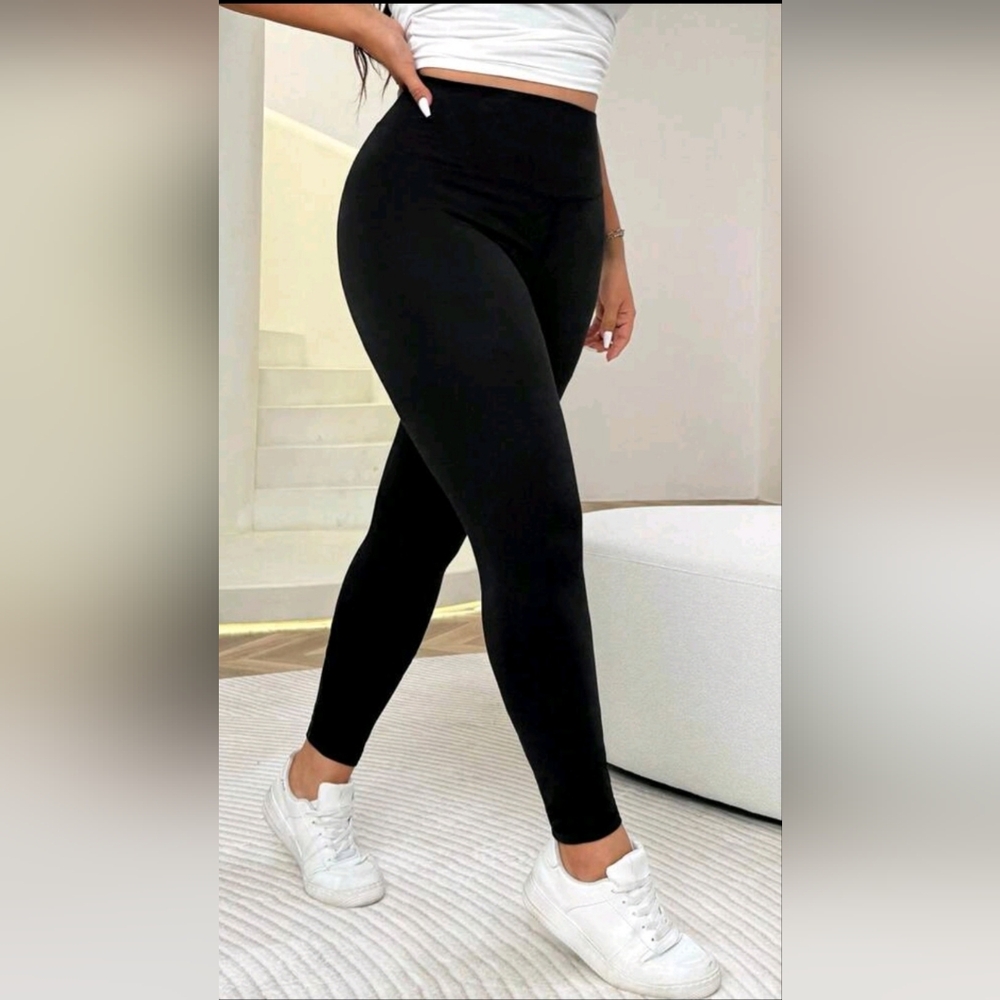 NWT PLUS SIZE 1X BLACK LEGGINGS 92%POLY 8%SPANDEX